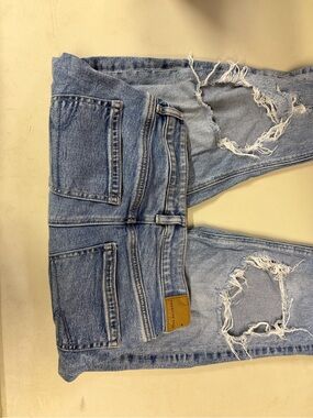 American eagle mom Jean size 2 short Distressed Ripped Jeans